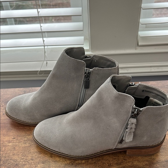 Blondo Light Gray Suede Ankle Booties - Picture 2 of 4